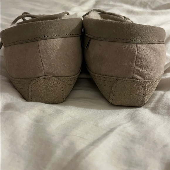 (8/9) Wi Woolies Women’s Suede Shearling Moccasin Slippers - Picture 3 of 7
